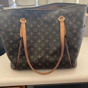 Louis Vuitton totally mm